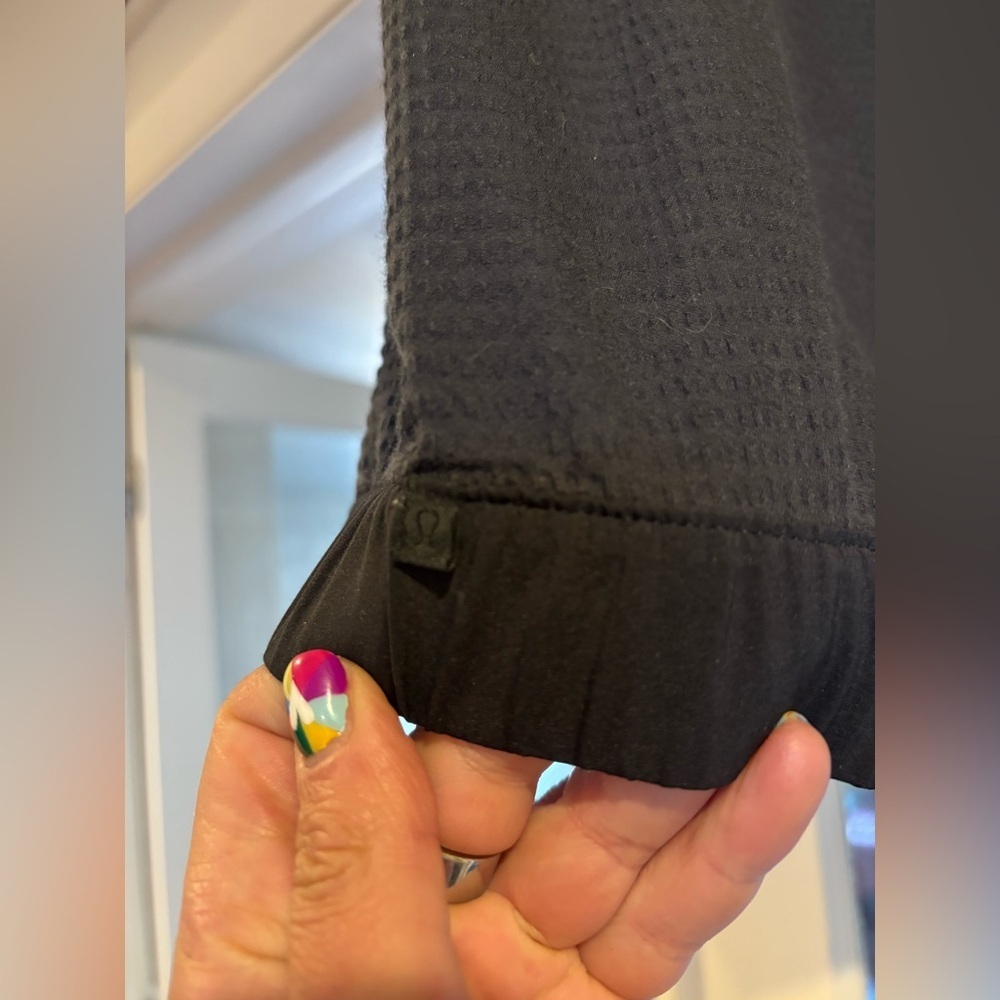 Black Lululemon Hoodie Quarter Zip Women’s Size Small? - Picture 4 of 10